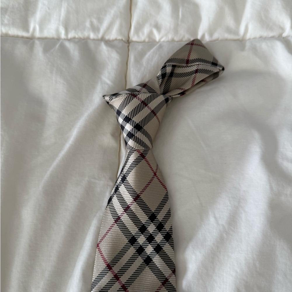 Burberry Classic Checkered Tie in Beige and Black